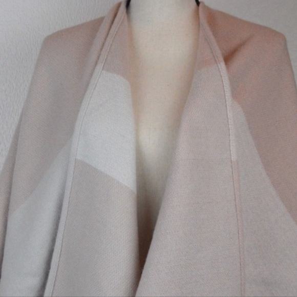 SOIA & KYO Soft Acrylic Fringe Hem Shawl, Blush & Cream - One Size - Picture 3 of 4